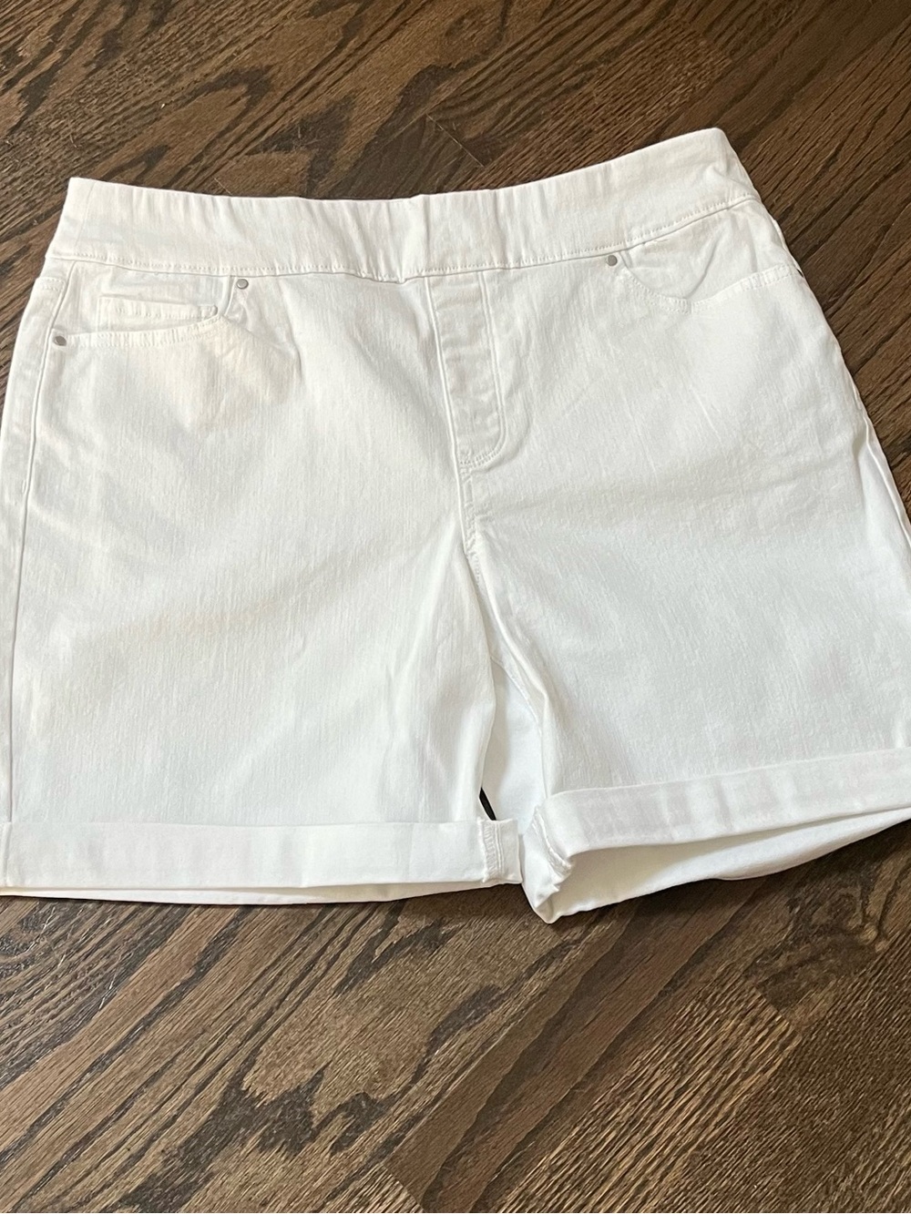 croft & barrow White Roll-Hem Stretch pull onBermuda Shorts size 16 EUC